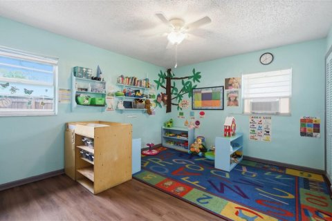 House in Bunnell, Florida 4 bedrooms, 202.53 sq.m. № 2122744 - photo 18