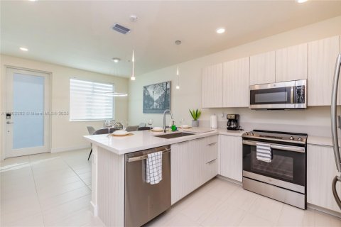 Copropriété à louer à Doral, Floride: 3 chambres, 102.38 m2 № 2015286 - photo 18