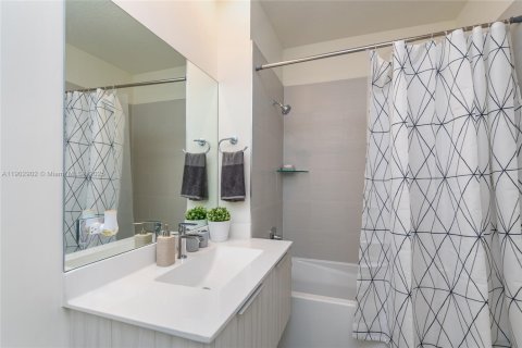 Copropriété à louer à Doral, Floride: 3 chambres, 102.38 m2 № 2015286 - photo 15