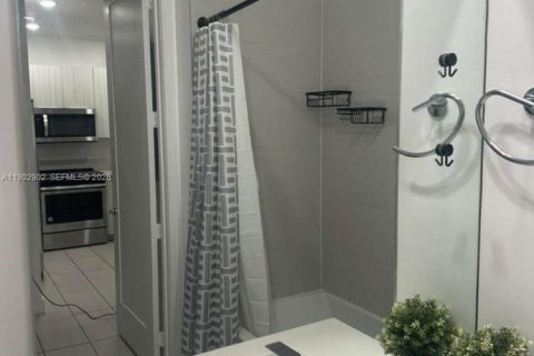 Copropriété à louer à Doral, Floride: 3 chambres, 102.38 m2 № 2015286 - photo 24