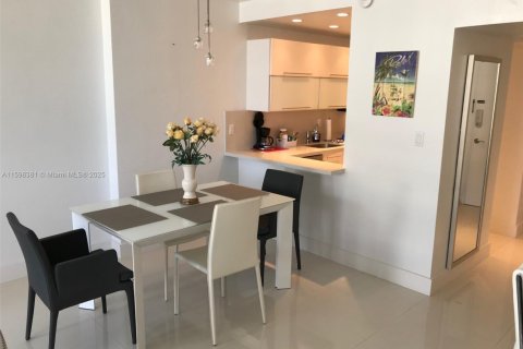 Снять в аренду кондоминиум в Майами-Бич, Флорида 1 спальня, 80.36м2, № 2037946 - фото 12