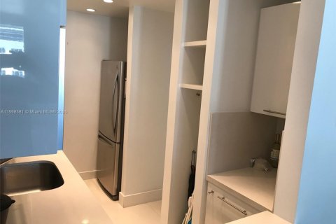 Снять в аренду кондоминиум в Майами-Бич, Флорида 1 спальня, 80.36м2, № 2037946 - фото 10