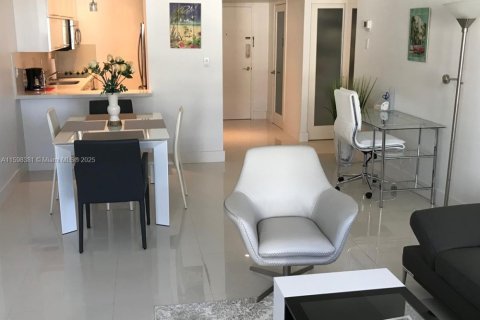 Снять в аренду кондоминиум в Майами-Бич, Флорида 1 спальня, 80.36м2, № 2037946 - фото 6