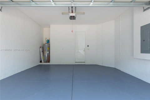 Снять в аренду таунхаус в Пемброк-Пайнс, Флорида 3 спальни, 183.48м2, № 2051879 - фото 7