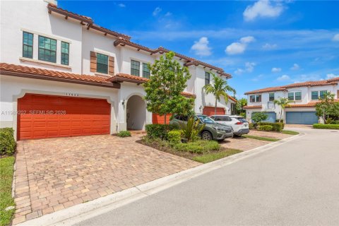 Снять в аренду таунхаус в Пемброк-Пайнс, Флорида 3 спальни, 183.48м2, № 2051879 - фото 6