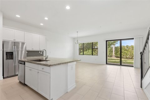 Снять в аренду таунхаус в Пемброк-Пайнс, Флорида 3 спальни, 183.48м2, № 2051879 - фото 19