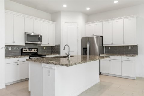 Снять в аренду таунхаус в Пемброк-Пайнс, Флорида 3 спальни, 183.48м2, № 2051879 - фото 16