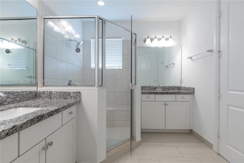 Снять в аренду таунхаус в Пемброк-Пайнс, Флорида 3 спальни, 183.48м2, № 2051879 - фото 12