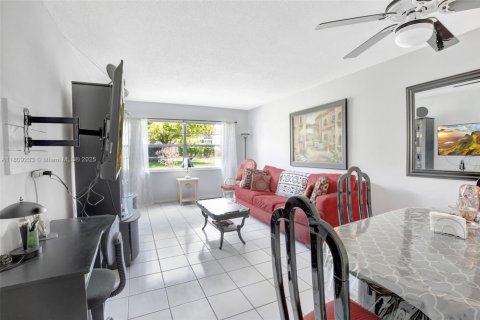 Condo in Lauderhill, Florida, 1 bedroom  № 1749808 - photo 12