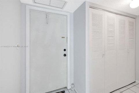 Condo in Lauderhill, Florida, 1 bedroom  № 1749808 - photo 18