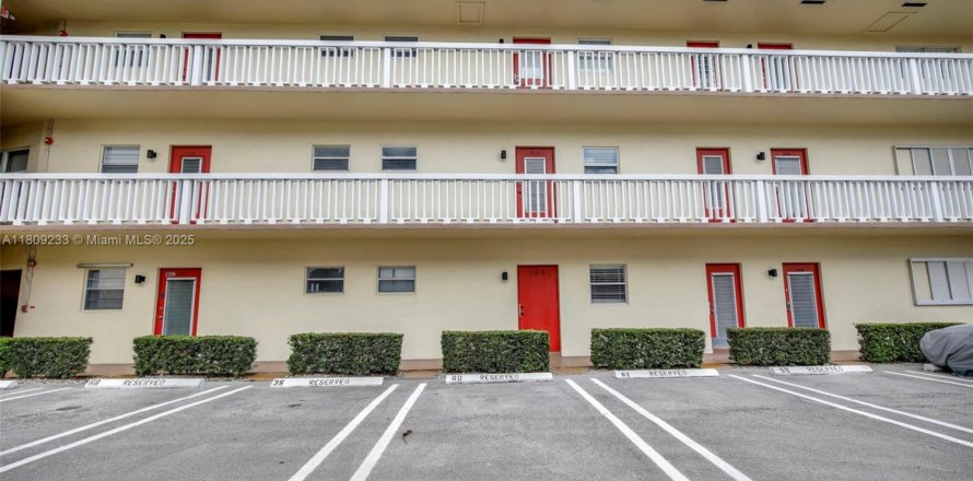 Condominio en Lauderhill, Florida, 1 dormitorio № 1749808