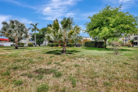 Condo in Lauderhill, Florida, 1 bedroom  № 1749808 - photo 3