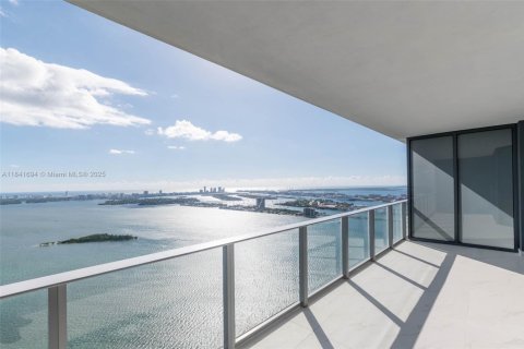 Condo in Miami, Florida, 3 bedrooms  № 2020559 - photo 23