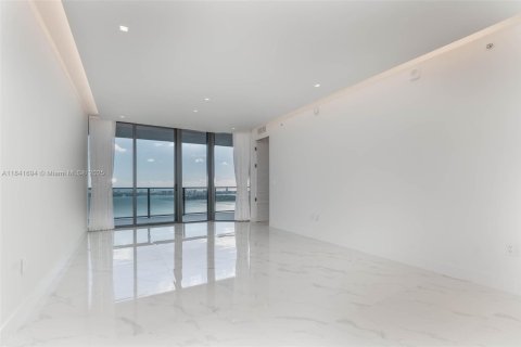 Condo in Miami, Florida, 3 bedrooms  № 2020559 - photo 5