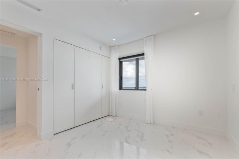 Condo in Miami, Florida, 3 bedrooms  № 2020559 - photo 18
