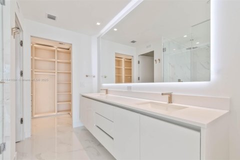 Condo in Miami, Florida, 3 bedrooms  № 2020559 - photo 10