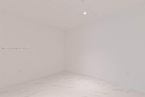 Condo in Miami, Florida, 3 bedrooms  № 2020559 - photo 14