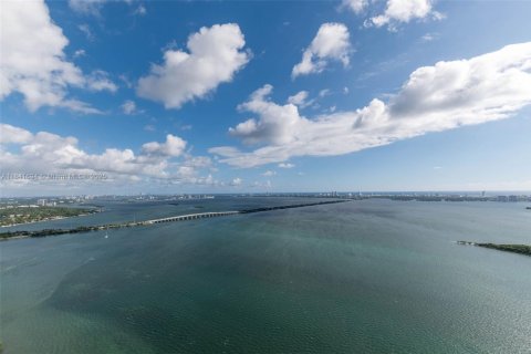 Condo in Miami, Florida, 3 bedrooms  № 2020559