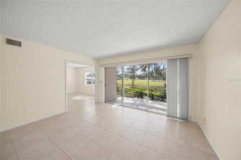Copropriété à louer à Sarasota, Floride: 2 chambres, 103.86 m2 № 2431146 - photo 11