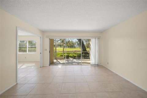Copropriété à louer à Sarasota, Floride: 2 chambres, 103.86 m2 № 2431146 - photo 12