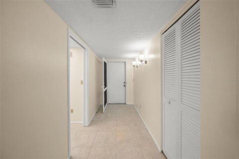 Copropriété à louer à Sarasota, Floride: 2 chambres, 103.86 m2 № 2431146 - photo 6