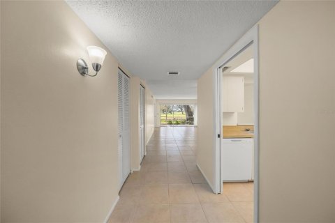 Copropriété à louer à Sarasota, Floride: 2 chambres, 103.86 m2 № 2431146 - photo 7