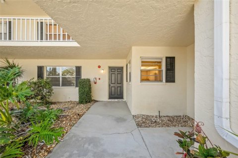 Copropriété à louer à Sarasota, Floride: 2 chambres, 103.86 m2 № 2431146 - photo 2
