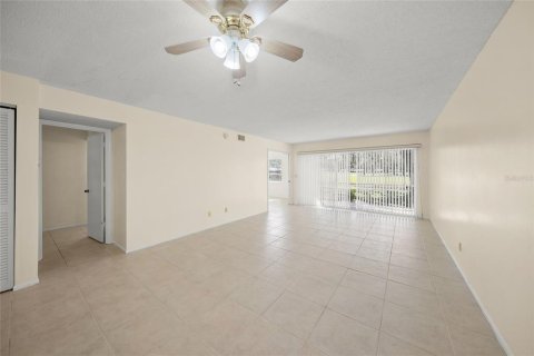 Copropriété à louer à Sarasota, Floride: 2 chambres, 103.86 m2 № 2431146 - photo 9