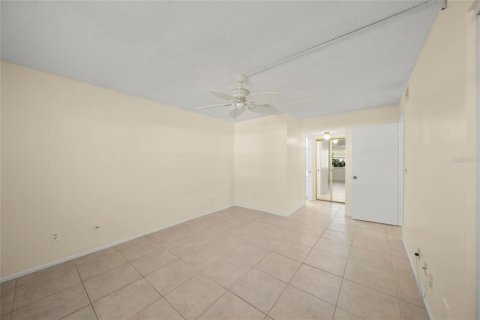 Copropriété à louer à Sarasota, Floride: 2 chambres, 103.86 m2 № 2431146 - photo 17