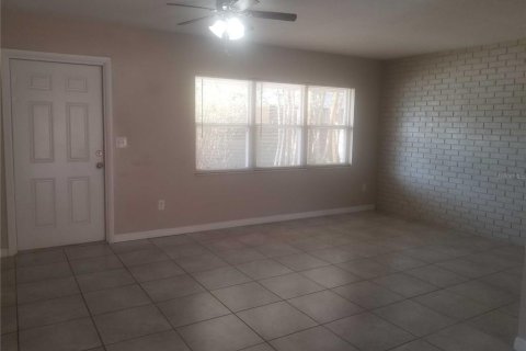 Commercial property in Largo, Florida 3 bedrooms, 163.23 sq.m. № 2234333 - photo 3