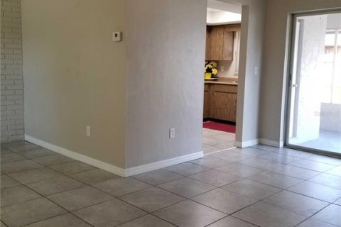 Commercial property in Largo, Florida 3 bedrooms, 163.23 sq.m. № 2234333 - photo 2