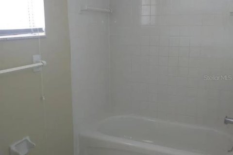 Commercial property in Largo, Florida 3 bedrooms, 163.23 sq.m. № 2234333 - photo 22