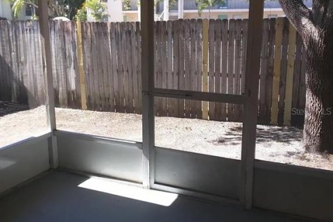 Commercial property in Largo, Florida 3 bedrooms, 163.23 sq.m. № 2234333 - photo 15