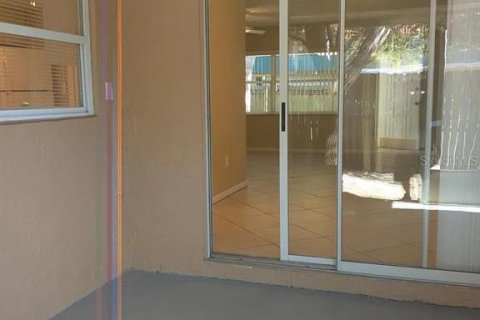 Commercial property in Largo, Florida 3 bedrooms, 163.23 sq.m. № 2234333 - photo 16