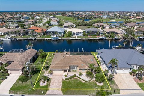 Villa ou maison à vendre à Punta Gorda, Floride: 3 chambres, 221.11 m2 № 1569865 - photo 2
