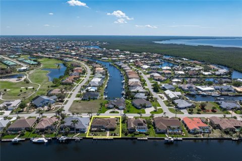 Villa ou maison à vendre à Punta Gorda, Floride: 3 chambres, 221.11 m2 № 1569865 - photo 4