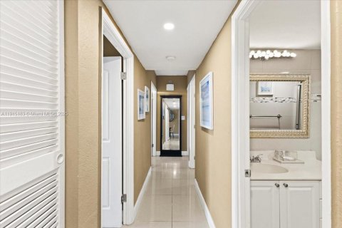 Снять в аренду кондоминиум в Санни-Айлс-Бич, Флорида 2 спальни, 139.82м2, № 1971387 - фото 17