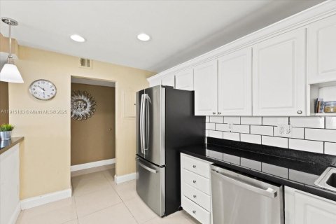 Снять в аренду кондоминиум в Санни-Айлс-Бич, Флорида 2 спальни, 139.82м2, № 1971387 - фото 10