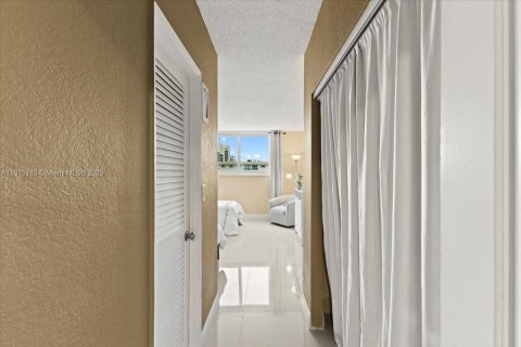 Снять в аренду кондоминиум в Санни-Айлс-Бич, Флорида 2 спальни, 139.82м2, № 1971387 - фото 18