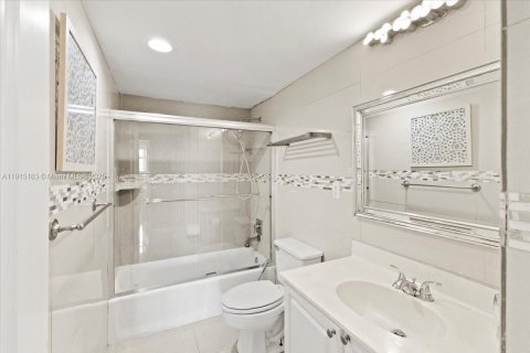 Снять в аренду кондоминиум в Санни-Айлс-Бич, Флорида 2 спальни, 139.82м2, № 1971387 - фото 21