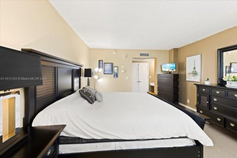 Снять в аренду кондоминиум в Санни-Айлс-Бич, Флорида 2 спальни, 139.82м2, № 1971387 - фото 27