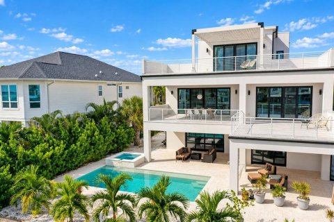 House in Dunedin, Florida 5 bedrooms, 528.61 sq.m. № 2419848 - photo 7