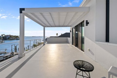 House in Dunedin, Florida 5 bedrooms, 528.61 sq.m. № 2419848 - photo 19