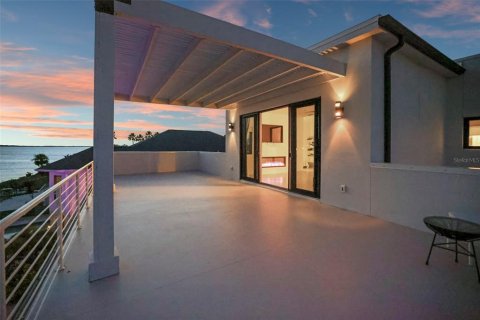 House in Dunedin, Florida 5 bedrooms, 528.61 sq.m. № 2419848 - photo 18