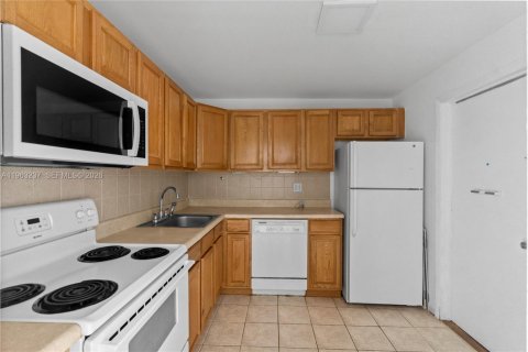 Купить кондоминиум в Холливуд, Флорида 1 спальня, 81.2м2, № 2025763 - фото 21