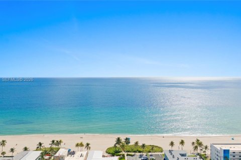 Купить кондоминиум в Холливуд, Флорида 1 спальня, 81.2м2, № 2025763 - фото 2