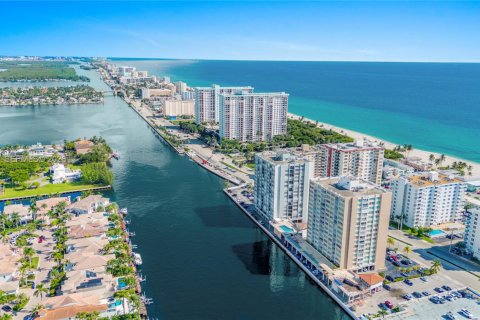 Купить кондоминиум в Холливуд, Флорида 1 спальня, 81.2м2, № 2025763 - фото 18