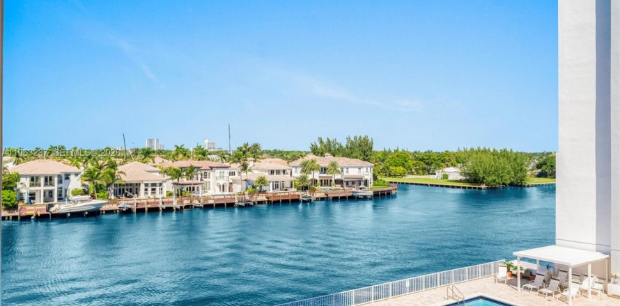 Кондоминиум с 1 спальней в Холливуд, Флорида № 2025763