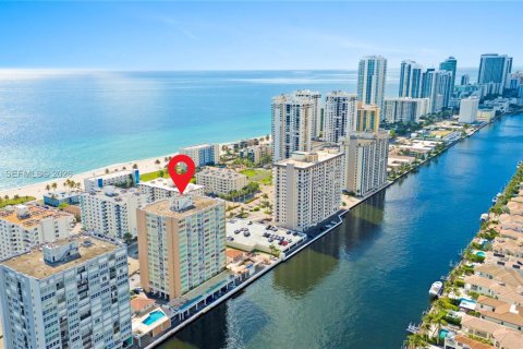 Купить кондоминиум в Холливуд, Флорида 1 спальня, 81.2м2, № 2025763 - фото 15