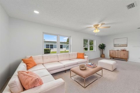 Villa ou maison à vendre à Pinellas Park, Floride: 2 chambres, 146.41 m2 № 2347107 - photo 20